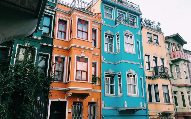 Balat renkli evler